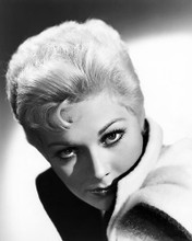 This is an image of Photograph & Poster of Kim Novak 199549