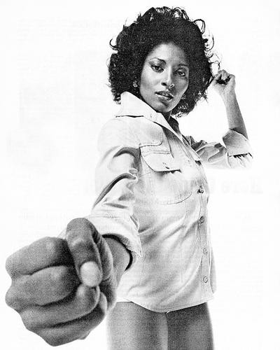 This is an image of Photograph & Poster of Pam Grier 199863