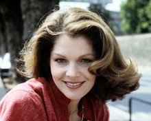 This is an image of Photograph & Poster of Lois Chiles 292080