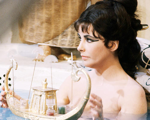 This is an image of Photograph & Poster of Elizabeth Taylor 293238