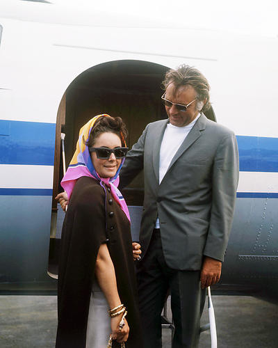 This is an image of Photograph & Poster of Elizabeth Taylor and Richard Burton 293300