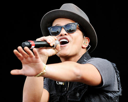 This is an image of Photograph & Poster of Bruno Mars 293140