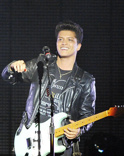 This is an image of Photograph & Poster of Bruno Mars 293145