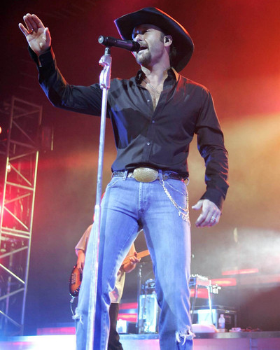 This is an image of Photograph & Poster of Tim McGraw 294902