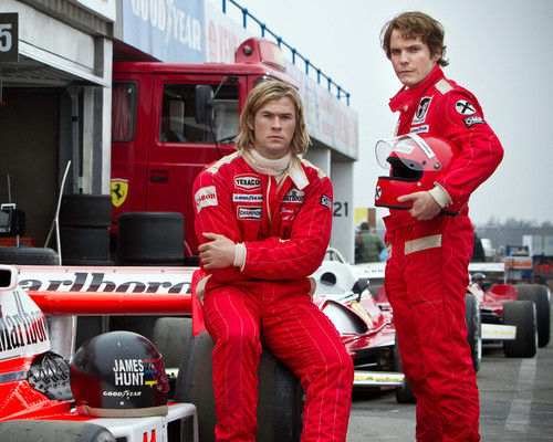 346930 Rush movie Chris Hemsworth Daniel Bruhl James Hunt GLOSSY POSTER FR