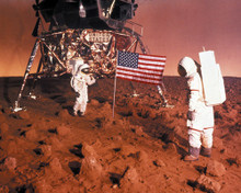 This is an image of Photograph & Poster of Capricorn One 297546