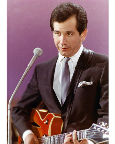 This is an image of Photograph & Poster of Trini Lopez 266067