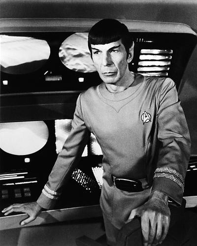 This is an image of Photograph & Poster of Leonard Nimoy 195732