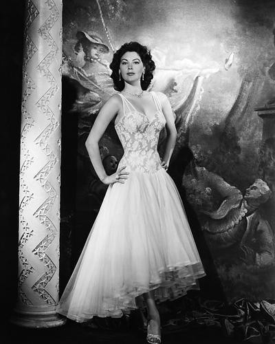 This is an image of Photograph & Poster of Ava Gardner 196479