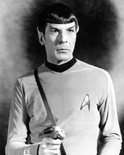 This is an image of Photograph & Poster of Leonard Nimoy 196163
