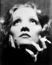 This is an image of Photograph & Poster of Greta Garbo 196517