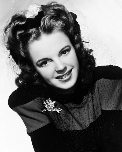 This is an image of Photograph & Poster of Judy Garland 196530