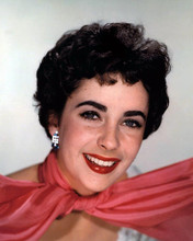 This is an image of Photograph & Poster of Elizabeth Taylor 287685