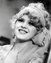 This is an image of Photograph & Poster of Bernadette Peters 196929