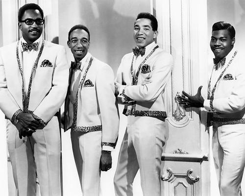 This is an image of Photograph & Poster of Smokey Robinson and the Miracles 197031
