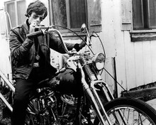 This is an image of Photograph & Poster of Peter Fonda 197207