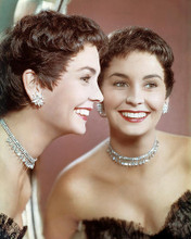 This is an image of Photograph & Poster of Jean Simmons 288565