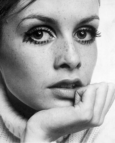 This is an image of Photograph & Poster of Twiggy 197285