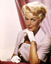 This is an image of Photograph & Poster of Lana Turner 289039