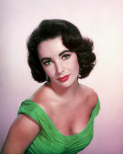 This is an image of Photograph & Poster of Elizabeth Taylor 289003