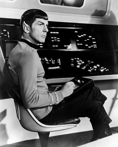This is an image of Photograph & Poster of Leonard Nimoy 197544