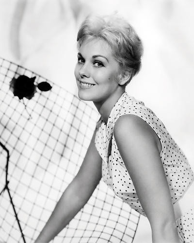 This is an image of Photograph & Poster of Kim Novak 198062