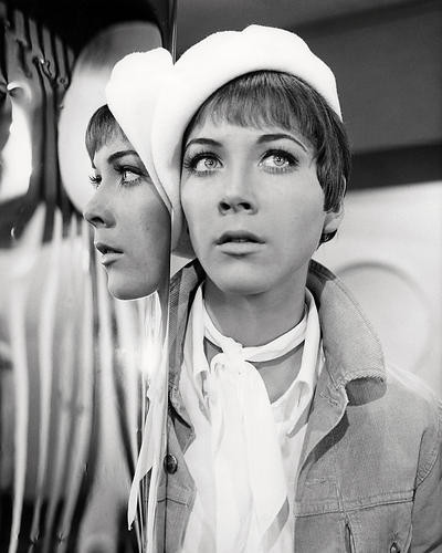 This is an image of Photograph & Poster of Linda Thorson 198088