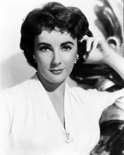 This is an image of Photograph & Poster of Elizabeth Taylor 198440