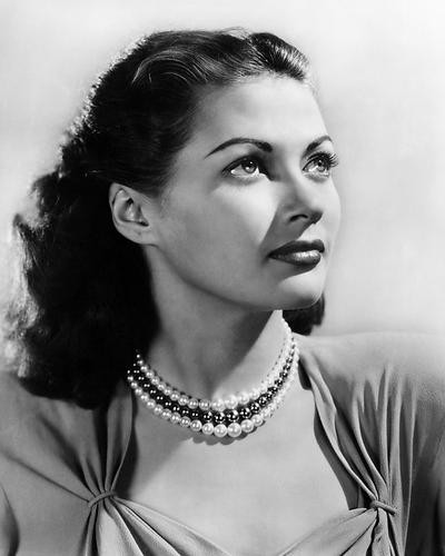 This is an image of Photograph & Poster of Yvonne De Carlo 198574