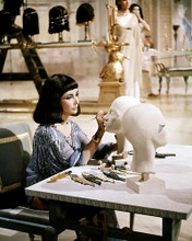 This is an image of Photograph & Poster of Elizabeth Taylor 290117