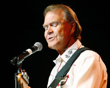 This is an image of Photograph & Poster of Glen Campbell 290205