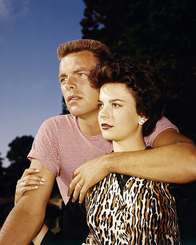 This is an image of Photograph & Poster of Natalie Wood and Robert Wagner 290411