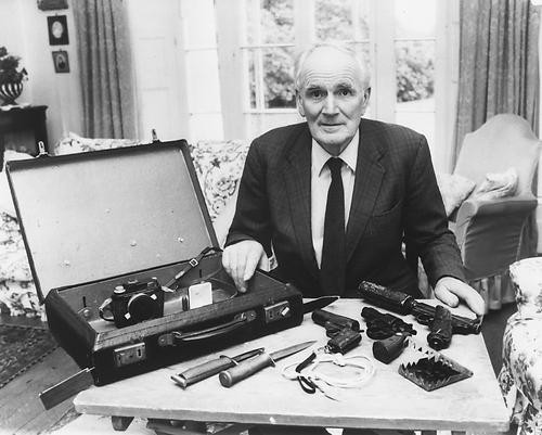 This is an image of 170734 Desmond Llewelyn Photograph & Poster