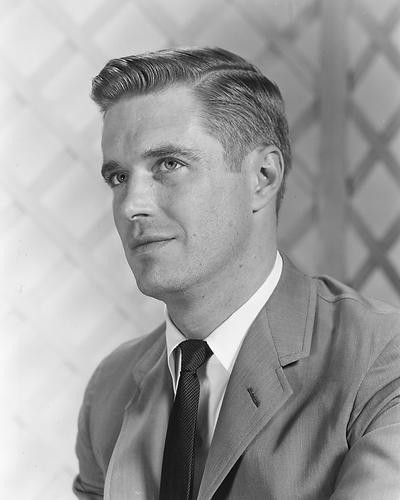 This is an image of 171084 George Peppard Photograph & Poster