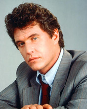 This is an image of 266800 Tom Berenger Photograph & Poster
