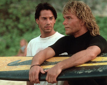 This is an image of 280917 Patrick Swayze as Bodhi and Keanu Reeves as FBI Special Agent John 'Johnny' Utah in Point Break