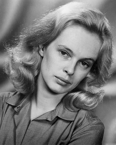 This is an image of 191060 Sandy Dennis Photograph & Poster