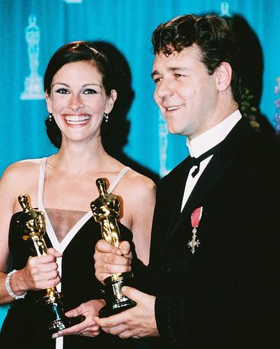 This is an image of 246550 Julia Roberts and Russell Crowe Photograph & Poster