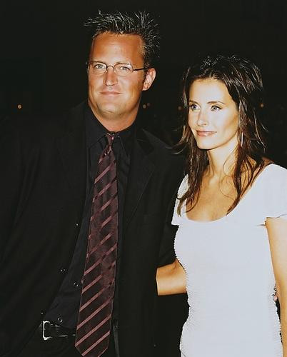 This is an image of 253347 Matthew Perry & Courtney Cox Photograph & Poster