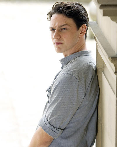 This is an image of 276735 James McAvoy Photograph & Poster