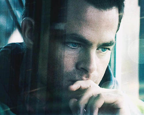 This is an image of 283024 Chris Pine Photograph & Poster