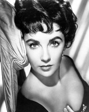 This is an image of 173280 Elizabeth Taylor Photograph & Poster