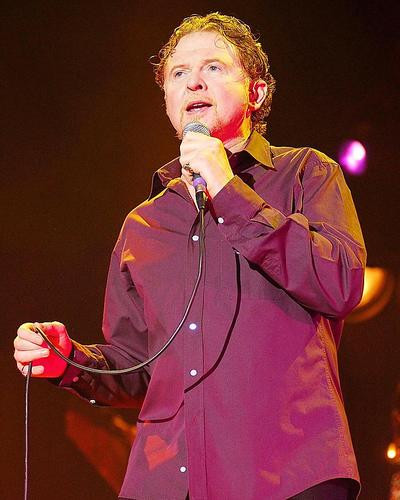 This is an image of 257260 Mick Hucknall Photograph & Poster