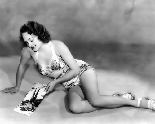 This is an image of Prints & Posters of Olivia De Havilland 105537