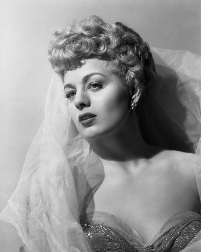 This is an image of Prints & Posters of Shelley Winters 105644