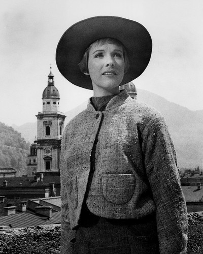 This is an image of Prints & Posters of Julie Andrews 105580