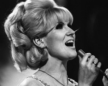 This is an image of Prints & Posters of Dusty Springfield 106038