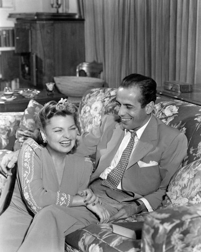 This is an image of Prints & Posters of Humphrey Bogart and Ingrid Bergman 107345