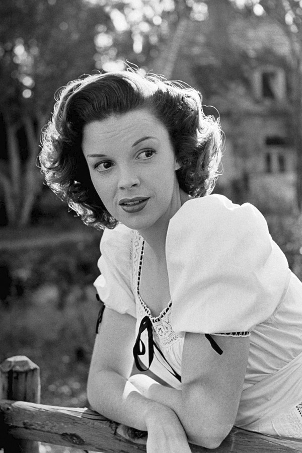 Judy Garland 1940 S Beautiful Portrait In White Blouse 8x12 Inch Real Photograph Moviemarket