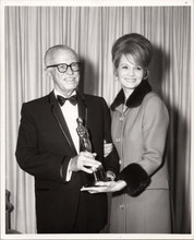 Angie Dickinson presents Academy Awards 1960's broadcast 5x7 inch press photo